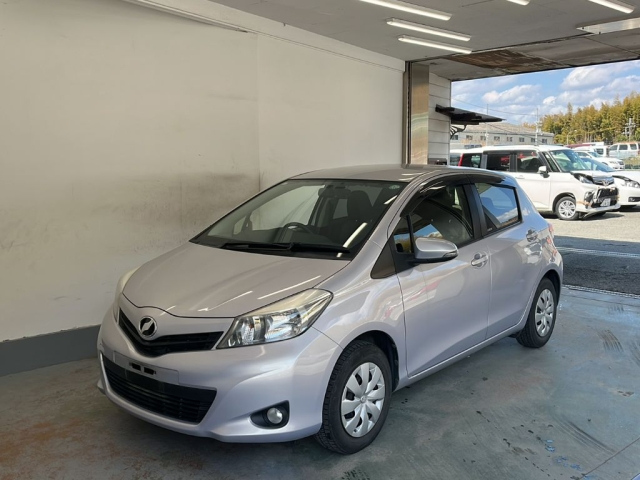 TOYOTA VITZ 2013