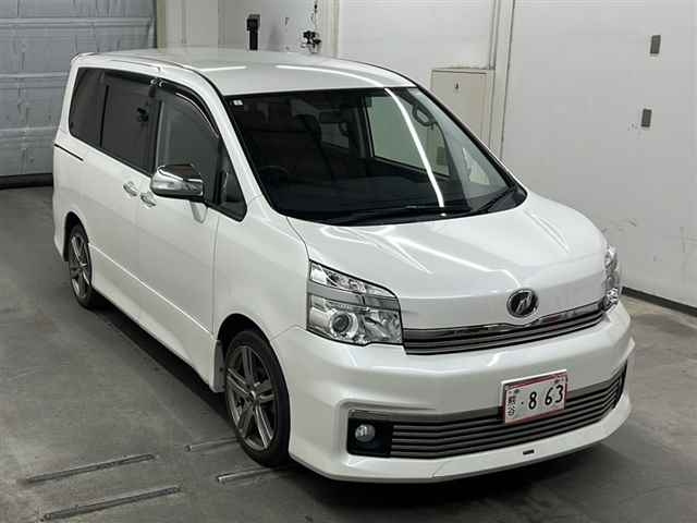 TOYOTA VOXY 2013