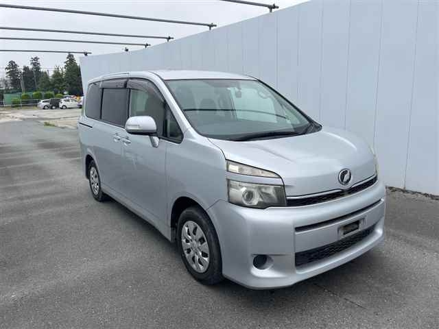 TOYOTA VOXY 2012
