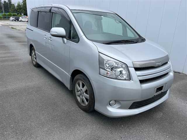 TOYOTA NOAH 2008