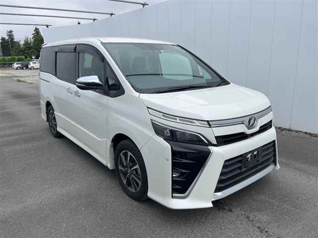 TOYOTA VOXY 2018