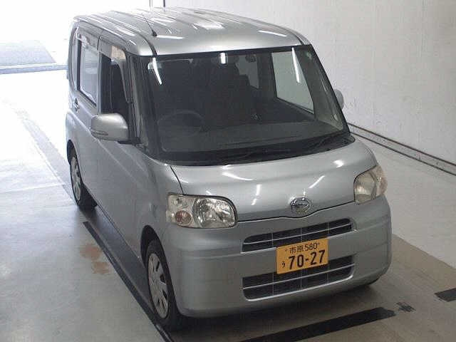 DAIHATSU TANTO 2011