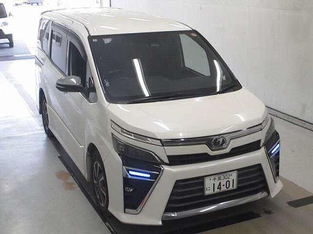 TOYOTA VOXY 2018