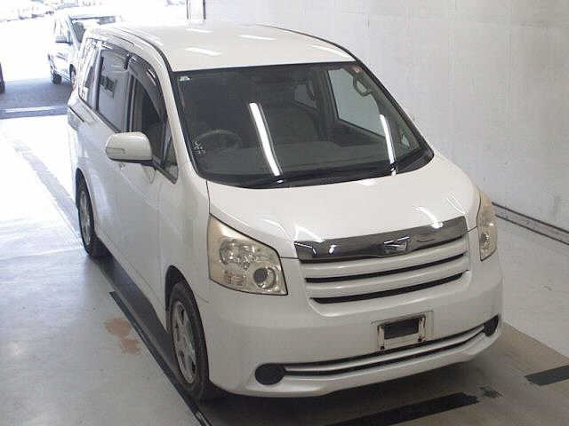 TOYOTA NOAH 2008