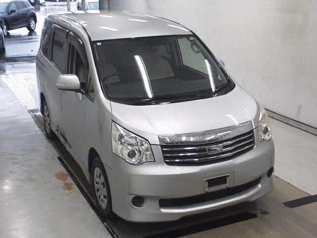 TOYOTA NOAH 2012
