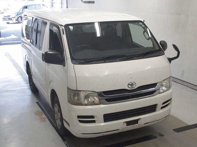TOYOTA HIACE VAN