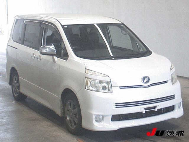 TOYOTA VOXY 2010