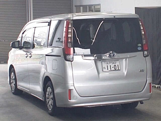 TOYOTA NOAH 2014