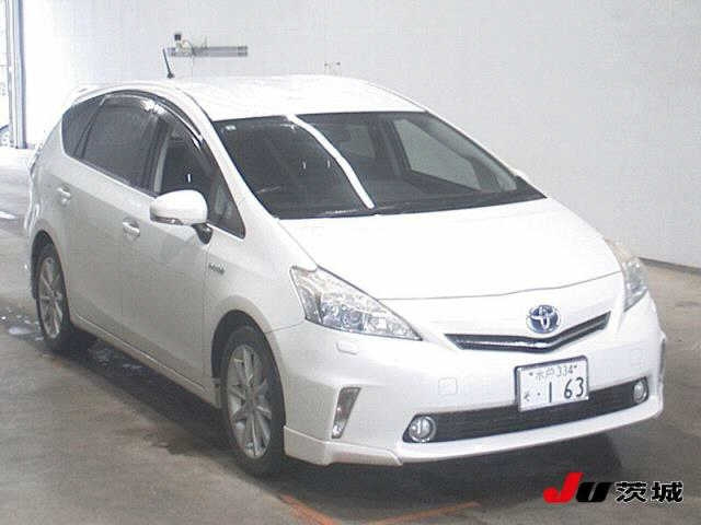 TOYOTA PRIUS ALPHA 2011