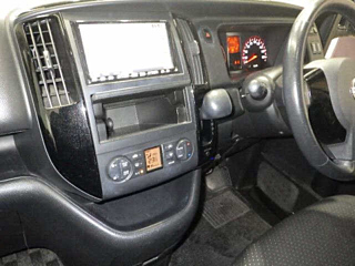 NISSAN SERENA 2009