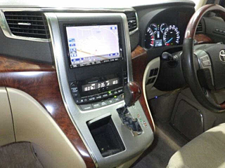 TOYOTA VELLFIRE 2010