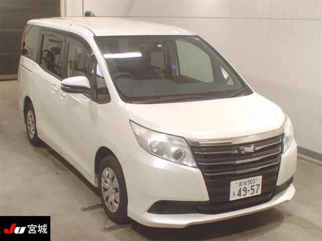 TOYOTA NOAH