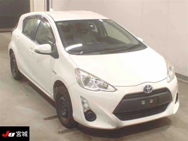 TOYOTA AQUA 2016