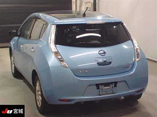NISSAN LEAF AZE0