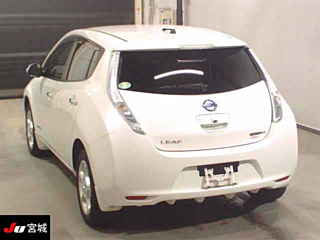 NISSAN LEAF AZE0