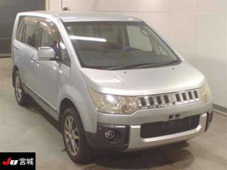 MITSUBISHI DELICA D5 2010