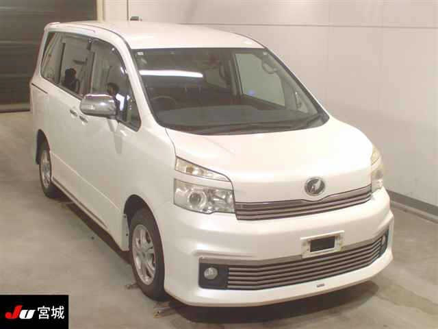 TOYOTA VOXY 2012