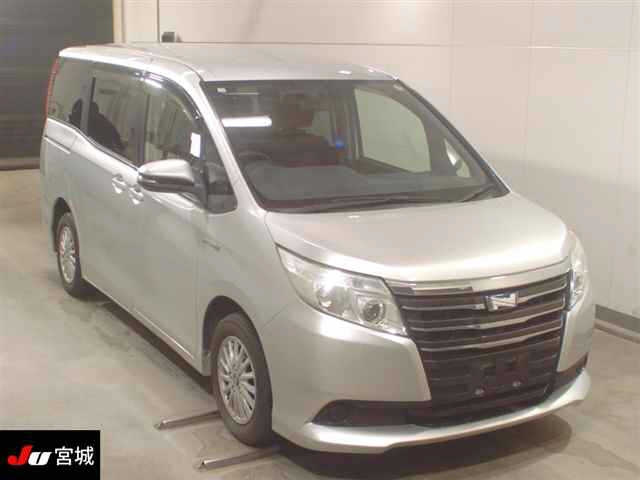 TOYOTA NOAH 2014