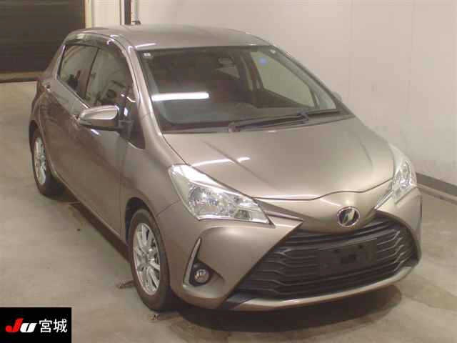TOYOTA VITZ 2017