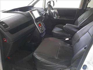 TOYOTA VOXY 2012