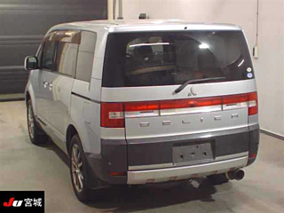MITSUBISHI DELICA D5 2010