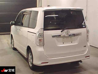 TOYOTA VOXY 2012