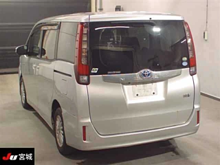 TOYOTA NOAH 2014