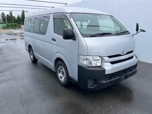 TOYOTA HIACE 2020