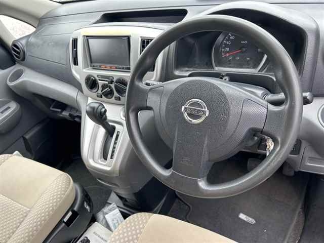 NISSAN NV200 2017
