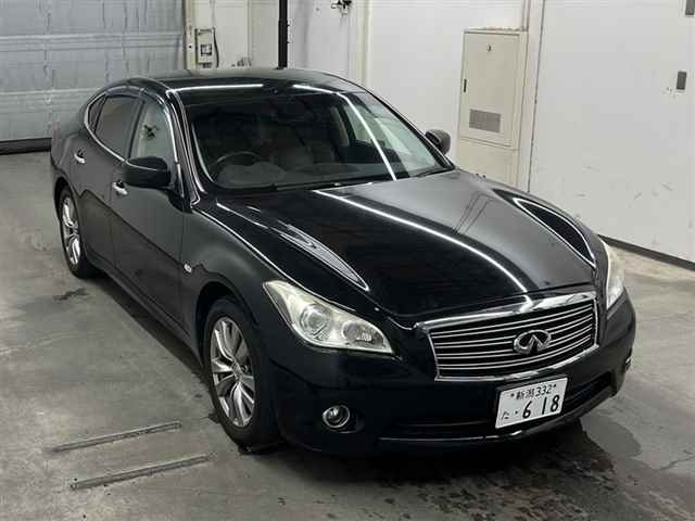 NISSAN FUGA 2013