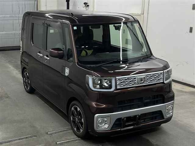 DAIHATSU WAKE 2015