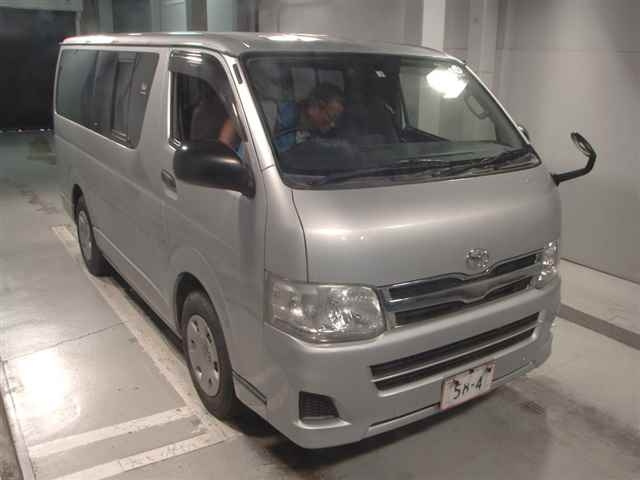 TOYOTA HIACE VAN 2013
