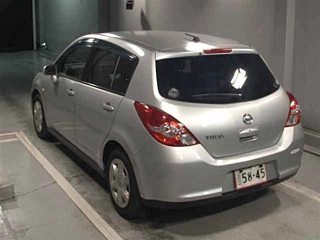 NISSAN TIIDA 2010