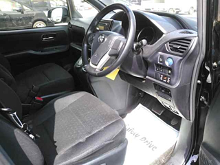 TOYOTA VOXY 2017