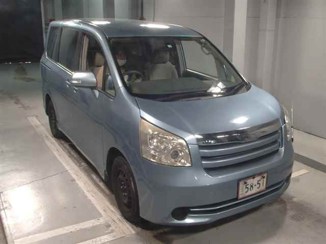 TOYOTA NOAH 2008