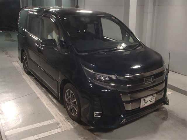 TOYOTA NOAH 2018