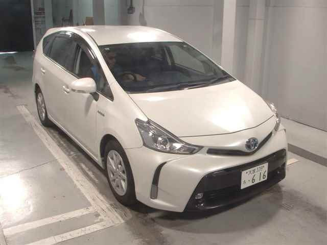 TOYOTA PRIUS ALPHA 2015
