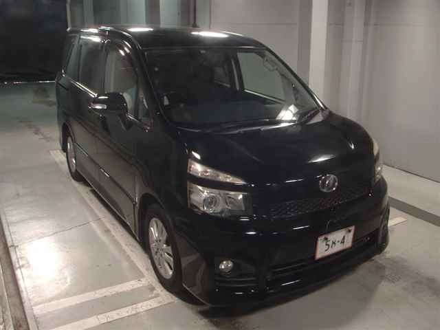 TOYOTA VOXY 2010
