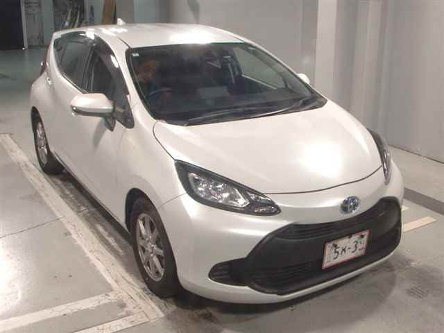 TOYOTA AQUA 2024