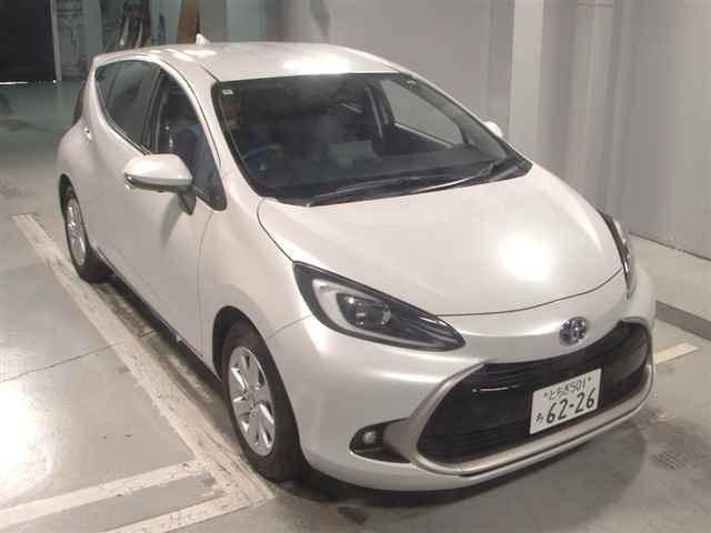 TOYOTA AQUA 2024