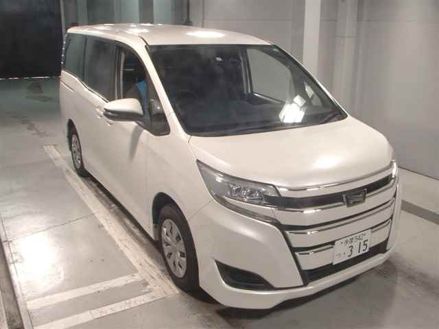 TOYOTA NOAH 2017