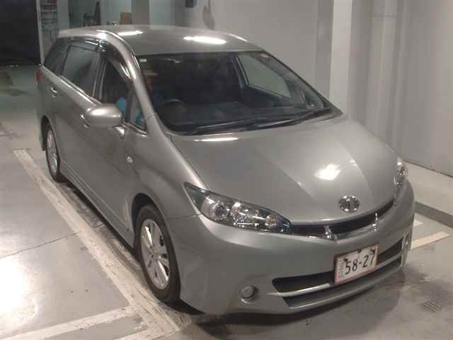 TOYOTA WISH 2010