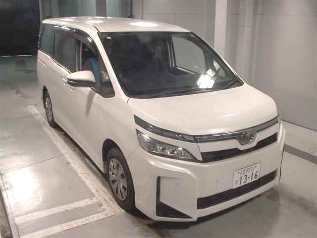TOYOTA VOXY 2019
