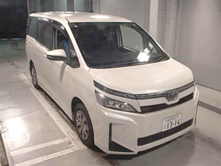 TOYOTA VOXY 2019