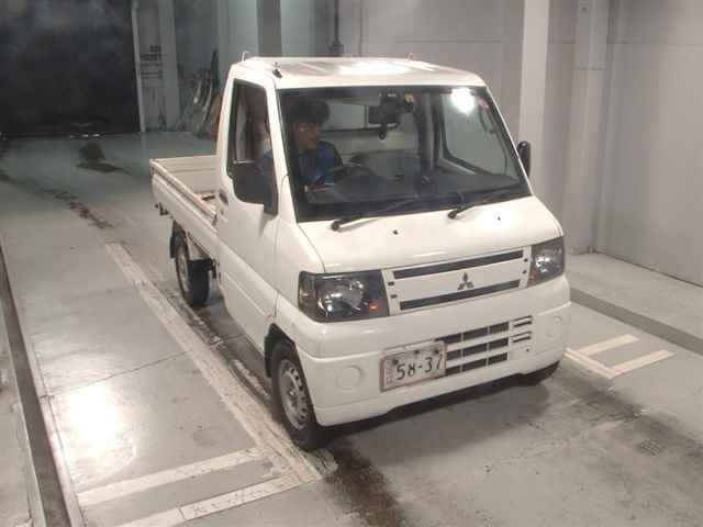 MITSUBISHI MINICAB TRUCK 2010