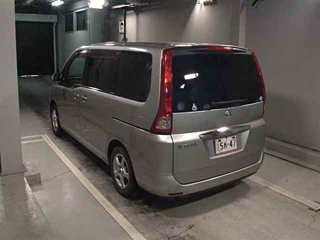 NISSAN SERENA 2010