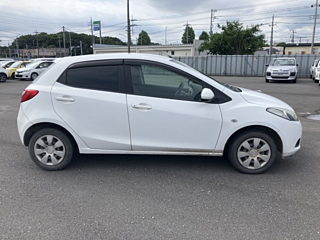 MAZDA DEMIO 2010