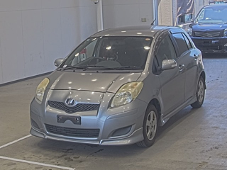 TOYOTA VITZ 2010