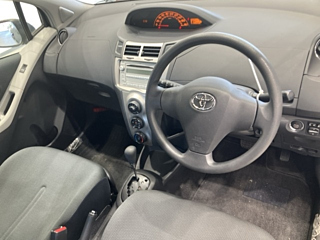 TOYOTA VITZ 2010