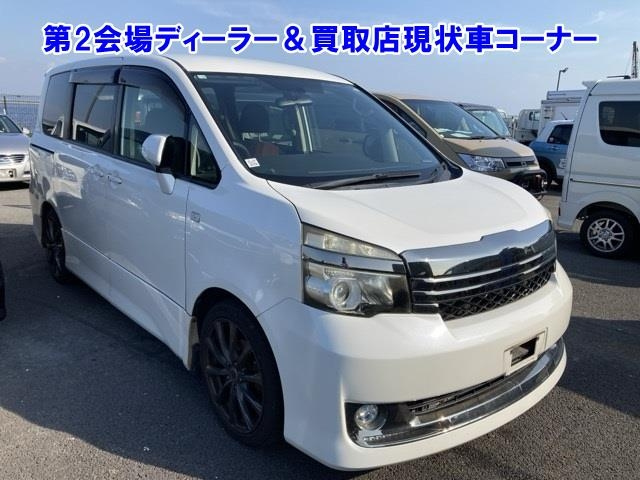 TOYOTA VOXY 2010